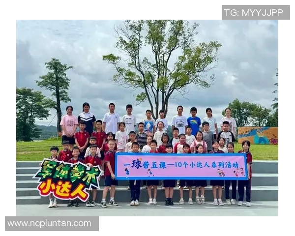 走进足球明星班的课堂体验与成长之旅 走进足球明星班的课堂体验与成长之旅