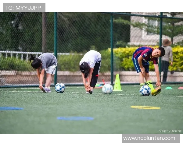 足球明星传授基本功技巧视频助你提升球技与比赛表现 足球明星传授基本功技巧视频助你提升球技与比赛表现