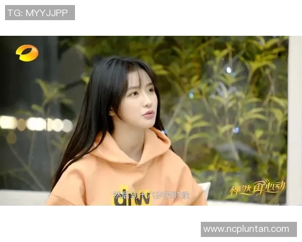 花痴少女追逐足球明星的甜蜜日常与心动瞬间分享