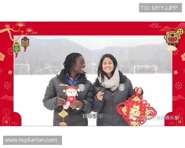 足球明星欢庆新春贺岁照片集锦展现球场外的温馨与团圆