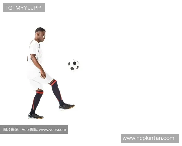 足球明星侧颜魅力展现,捕捉他们独特气质与风采的精彩瞬间 足球明星侧颜魅力展现,捕捉他们独特气质与风采的精彩瞬间